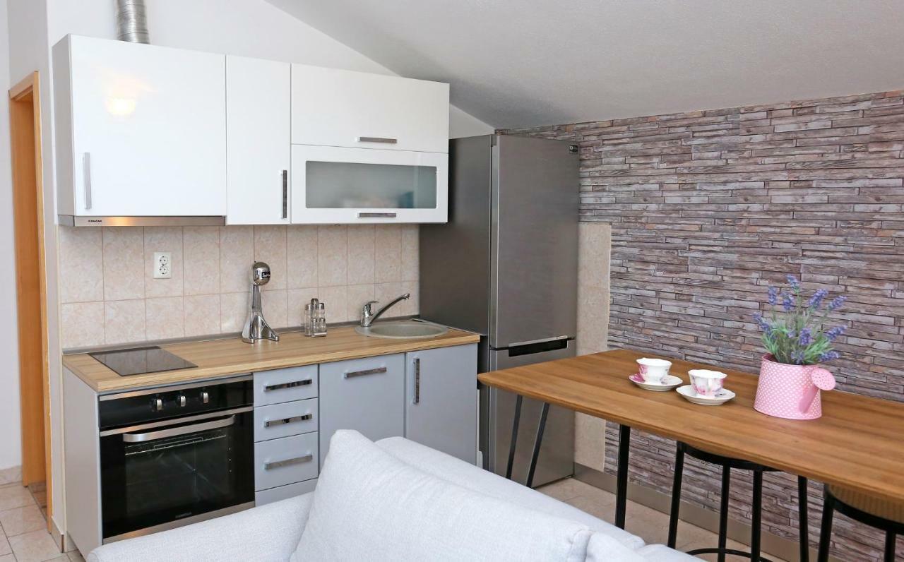 Studio Apartment Grey Split Exterior photo